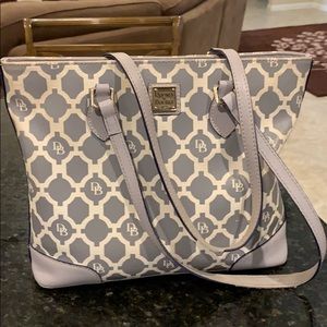 Dooney and bourke purse